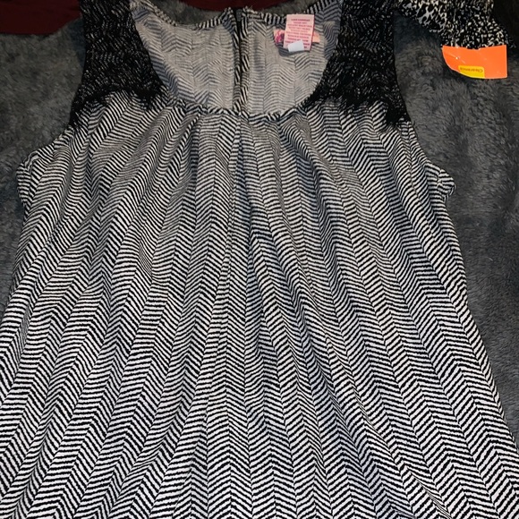 Juniors tanktop barely worn - Picture 1 of 1